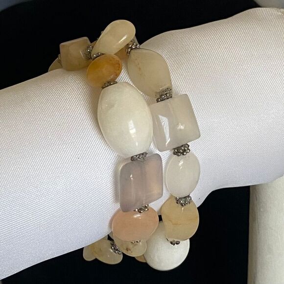 RR# Beautiful Polished Quartz w/ Silver Clasp Bracelet - Picture 4 of 7